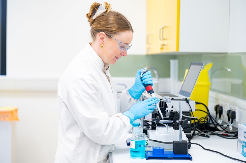 Dr Emma Coghill using an analyser to measure free radical generation as part of her MOF study Copyright: Tim Winterburn / UHI Dr Emma Coghill using an analyser to measure free radical generation as part of her MOF study Copyright: Tim Winterburn / UHI