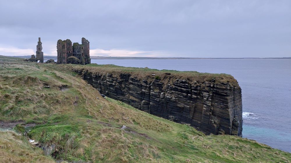 A photograph of the Sinclair Girnigoe Castle in Caithness